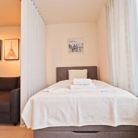 Sunny Apartment In Smichov, Prague 5 Екстер'єр фото
