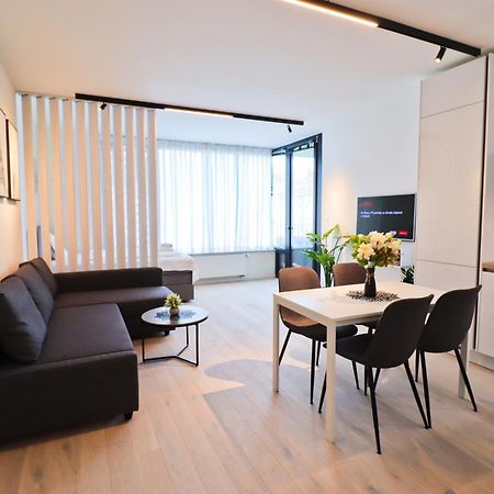 Sunny Apartment In Smichov, Prague 5 Екстер'єр фото