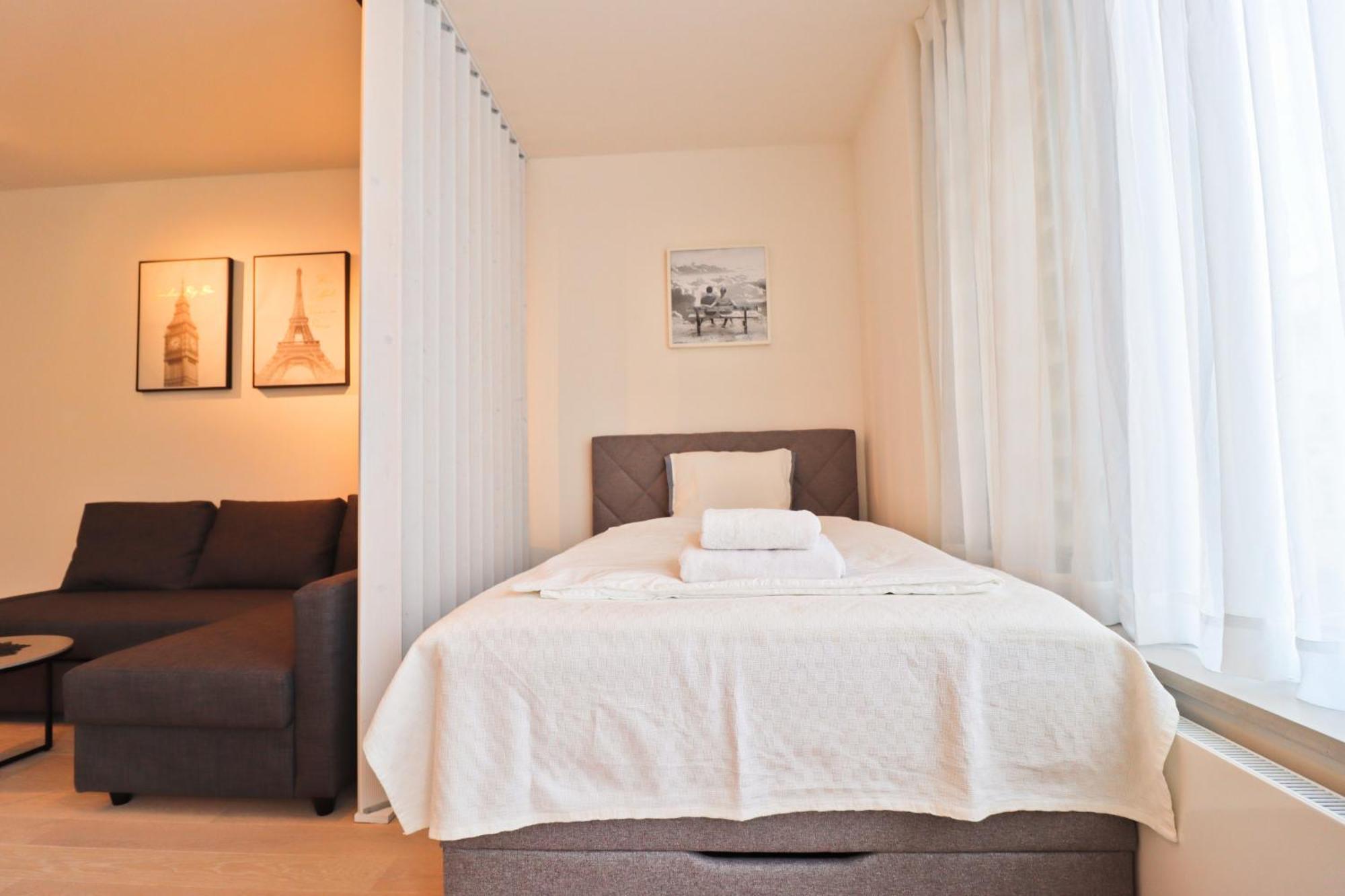 Sunny Apartment In Smichov, Prague 5 Екстер'єр фото