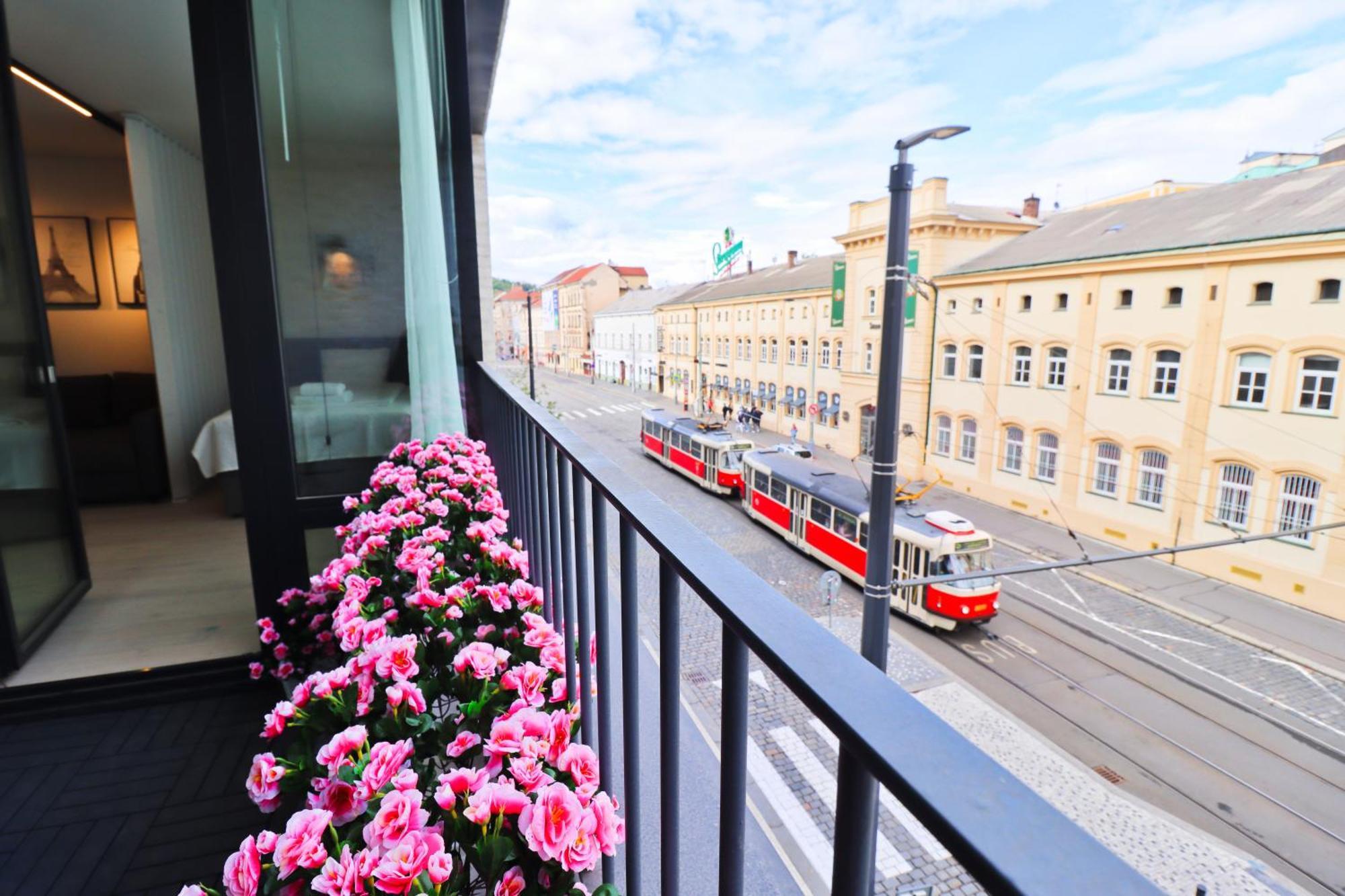Sunny Apartment In Smichov, Prague 5 Екстер'єр фото
