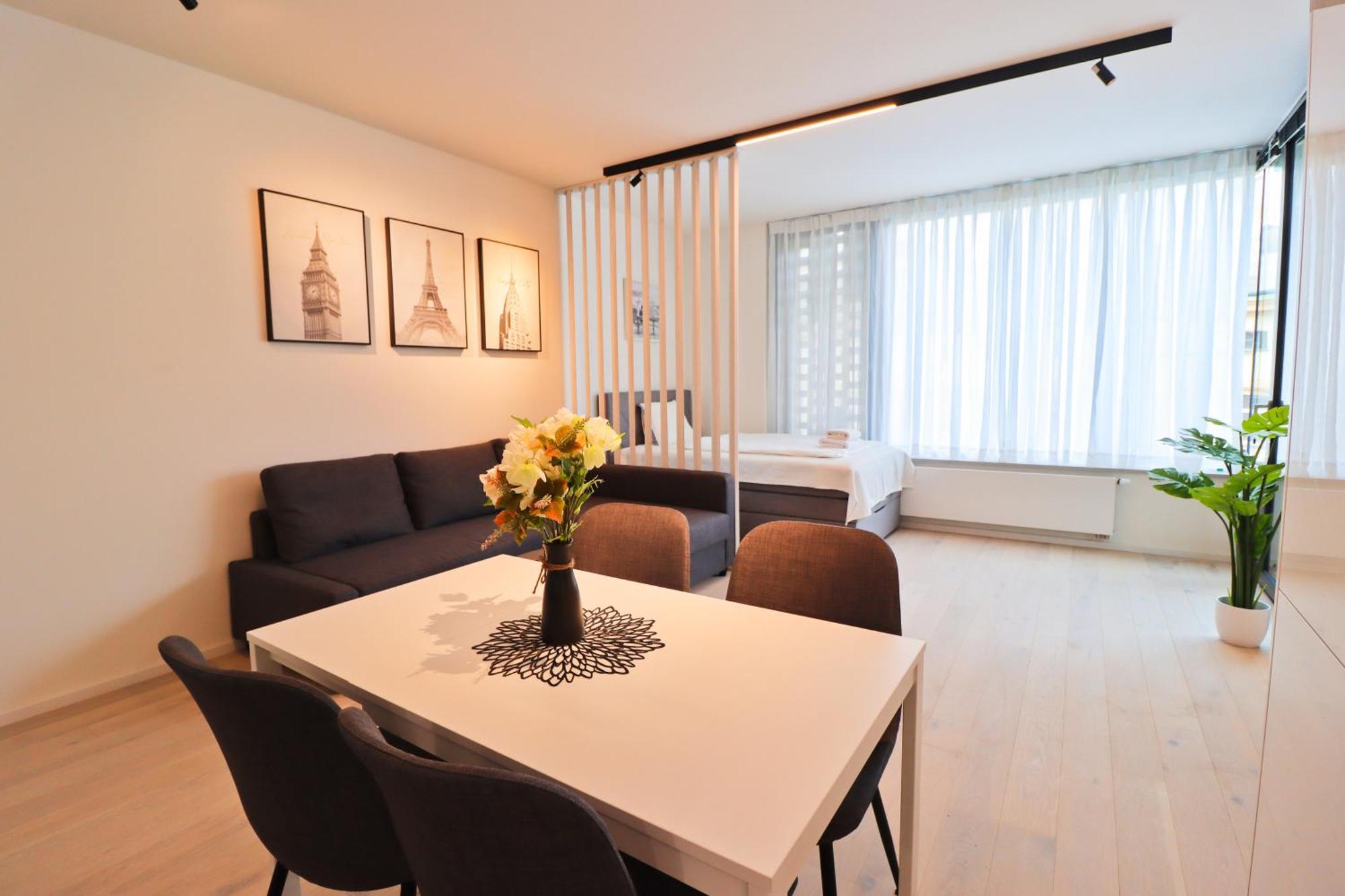 Sunny Apartment In Smichov, Prague 5 Екстер'єр фото
