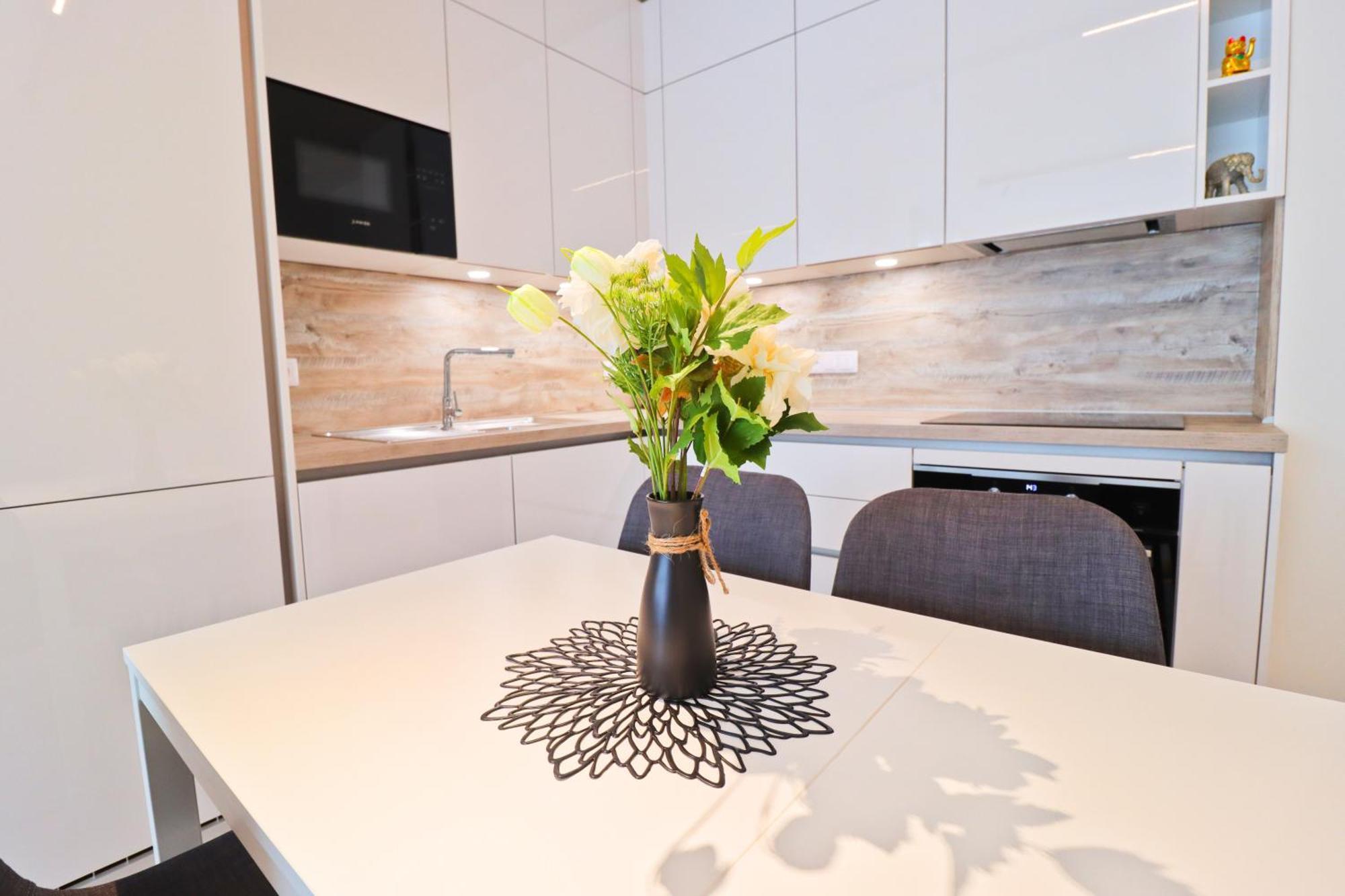 Sunny Apartment In Smichov, Prague 5 Екстер'єр фото