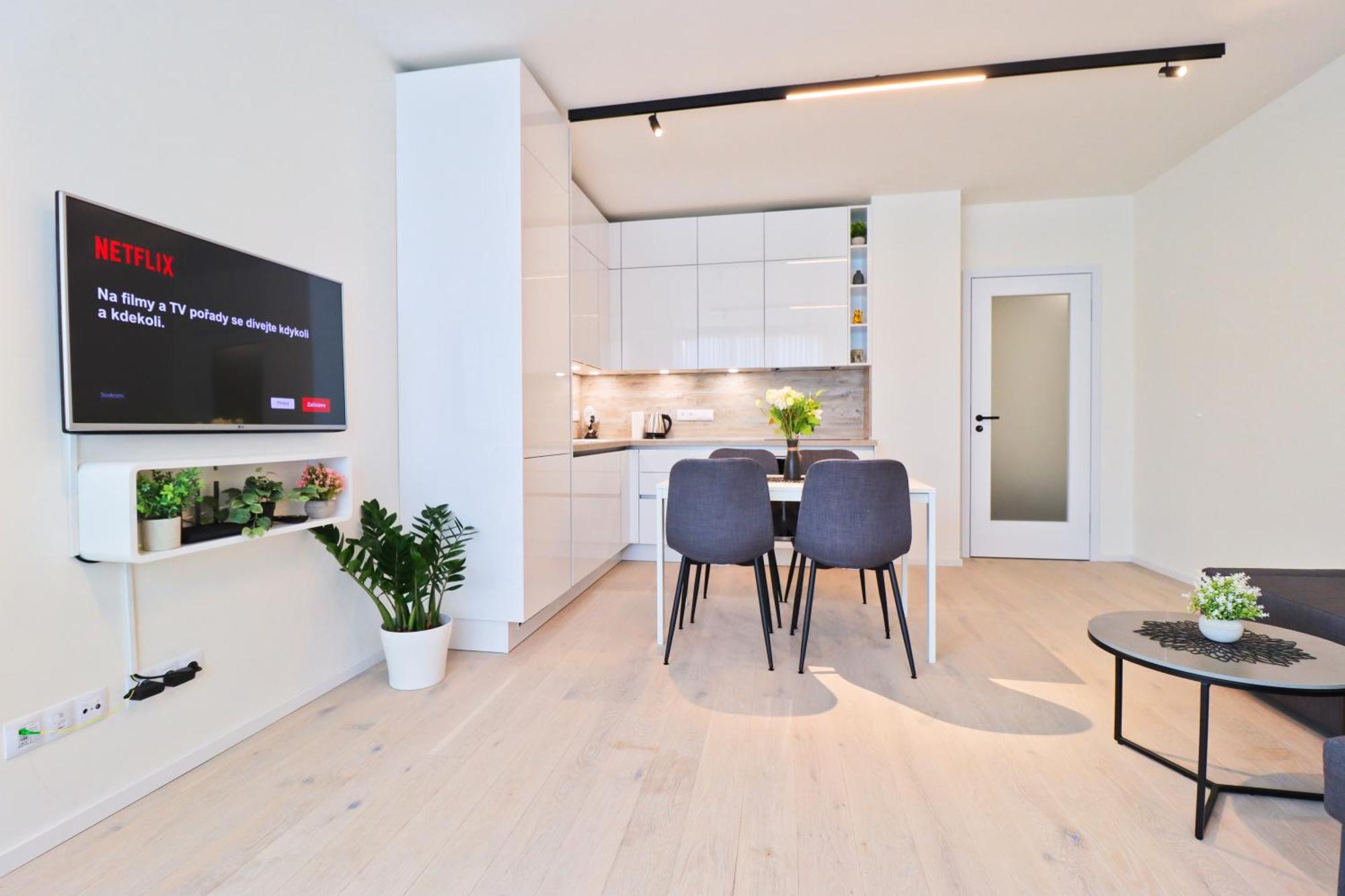 Sunny Apartment In Smichov, Prague 5 Екстер'єр фото