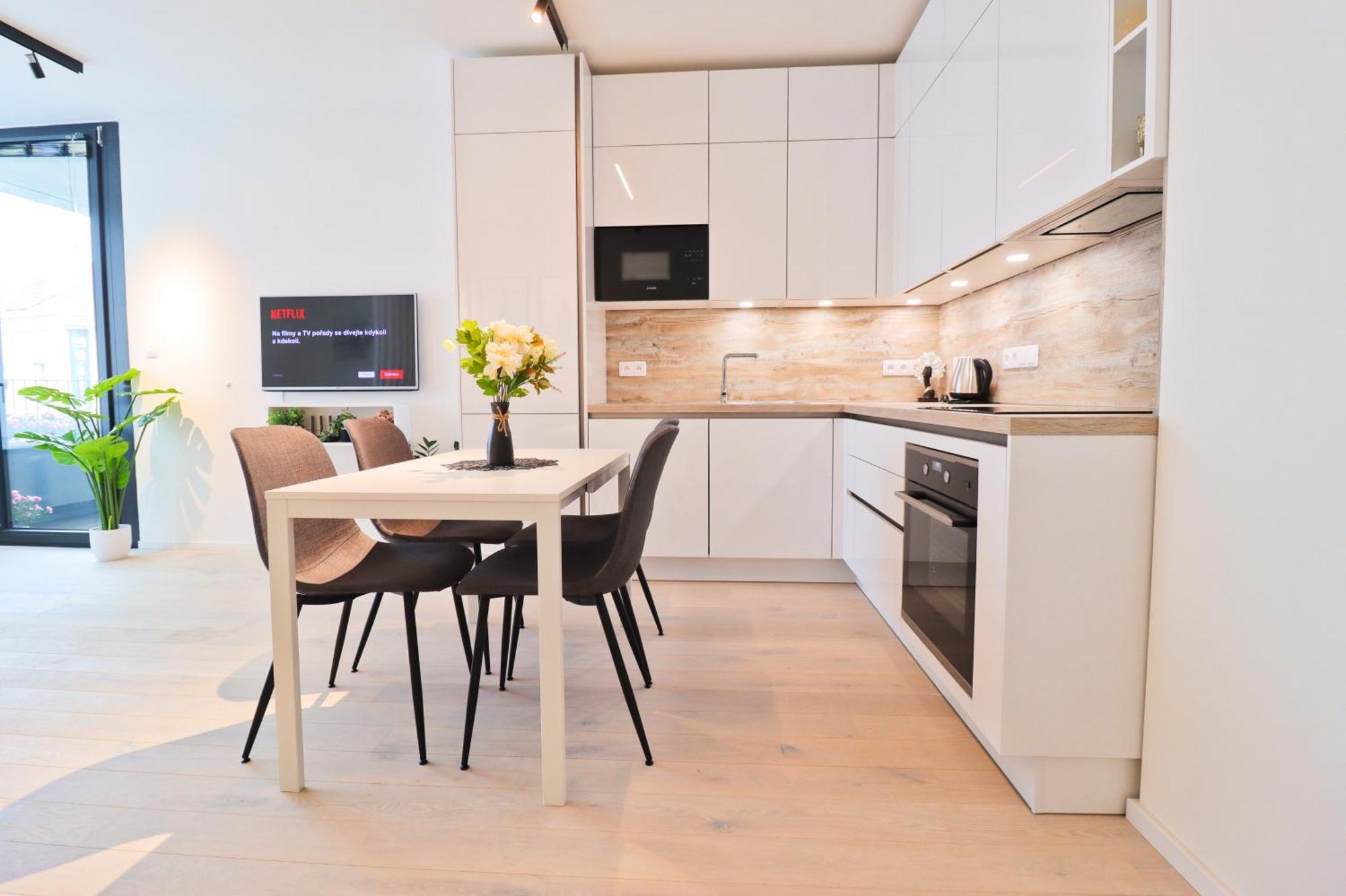 Sunny Apartment In Smichov, Prague 5 Екстер'єр фото