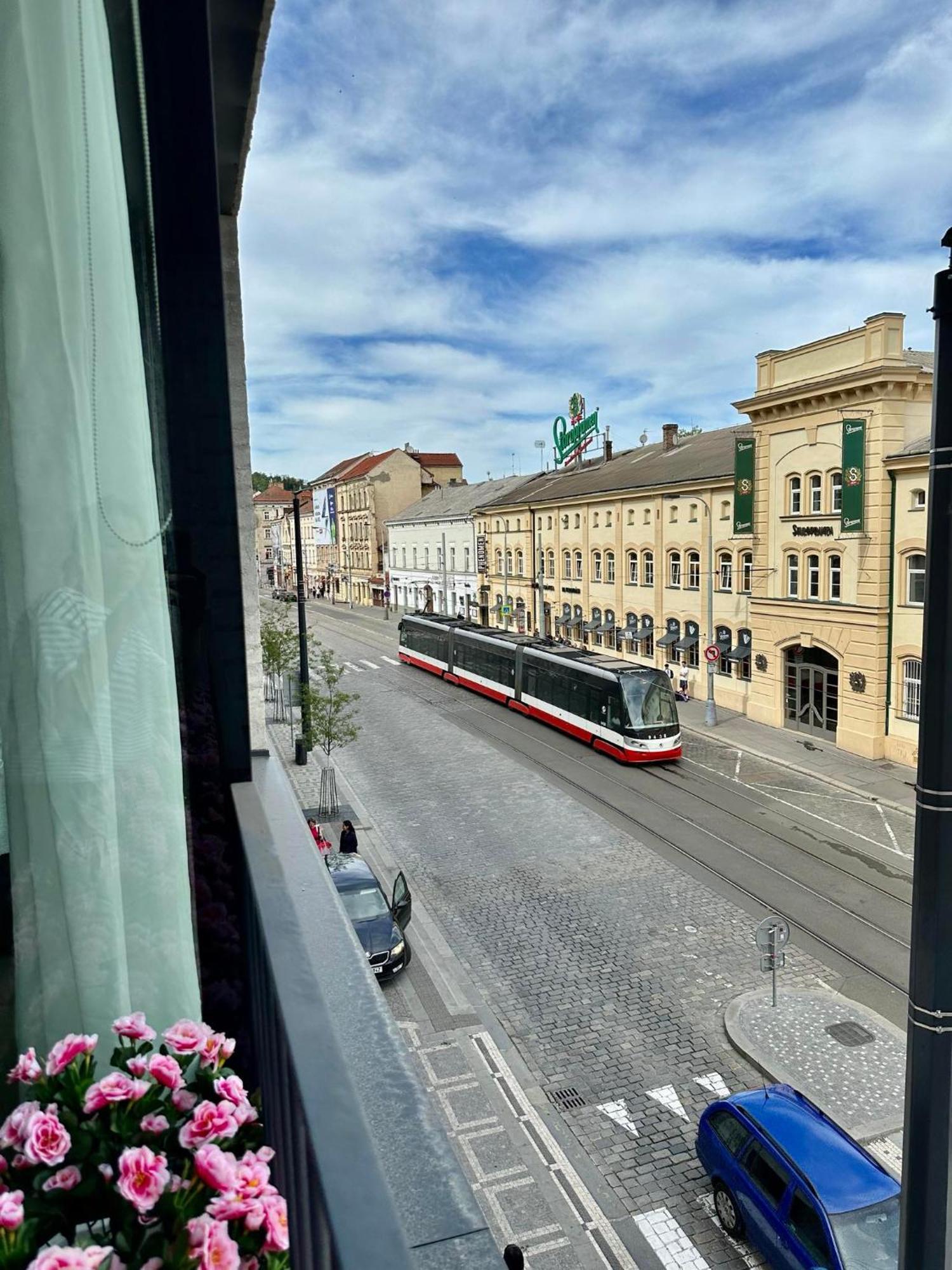 Sunny Apartment In Smichov, Prague 5 Екстер'єр фото